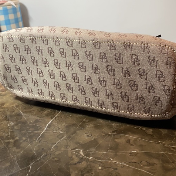 *SOLD*dooney and bourke med size bag-Near Perfect! - Picture 5 of 11